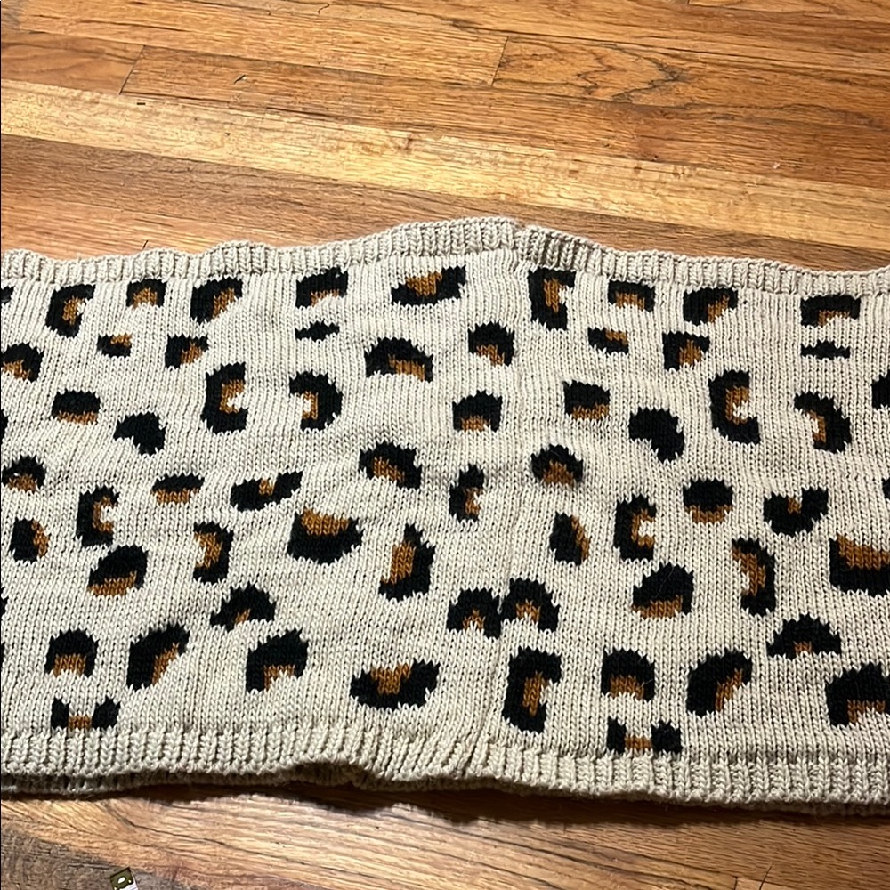 H&M Leopard print shrug/scarf